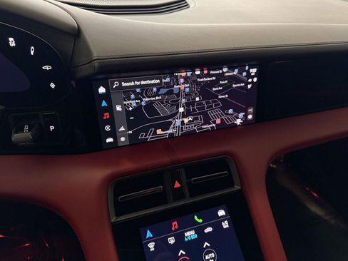 Used 2025 Porsche Taycan image 23