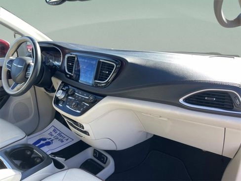 Used 2017 Chrysler Pacifica Limited w/ UConnect Theater Package image 22