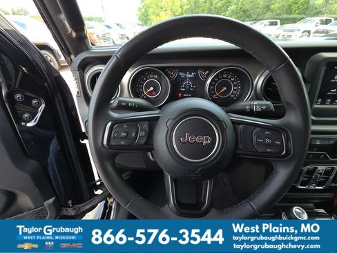 Used 2023 Jeep Gladiator Sport AWD/4WD image 19