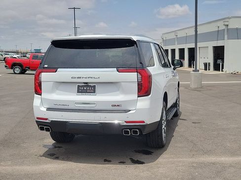 Used 2025 GMC Yukon Denali AWD/4WD image 5