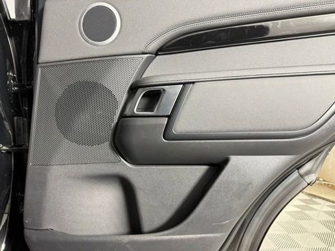 Certified 2025 Land Rover Discovery S image 29