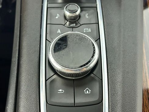 Used 2022 Cadillac Escalade ESV Premium Luxury image 24