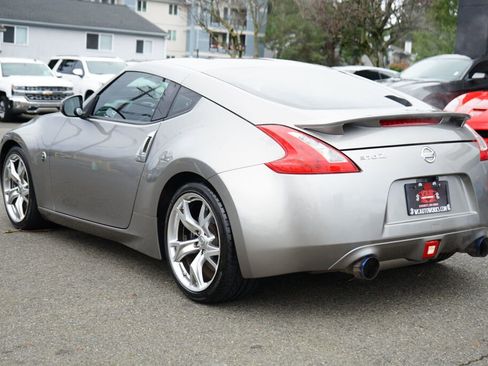 Used 2009 Nissan 370Z Touring w/ Sport Pkg image 3