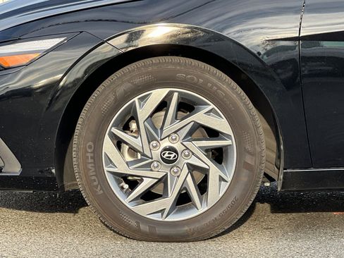 Used 2024 Hyundai Elantra SEL image 31
