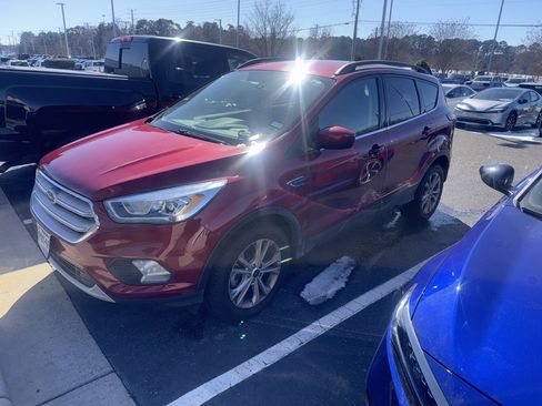 Used 2019 Ford Escape SEL image 2