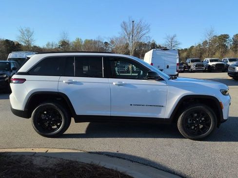 New 2026 Jeep Grand Cherokee Altitude RWD image 3