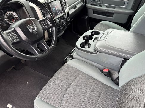 Used 2019 RAM 1500 Classic SLT w/ Luxury Group image 11