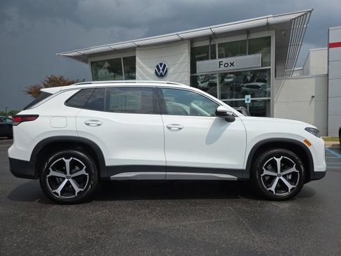 Used 2026 Volkswagen Tiguan SE AWD/4WD image 9