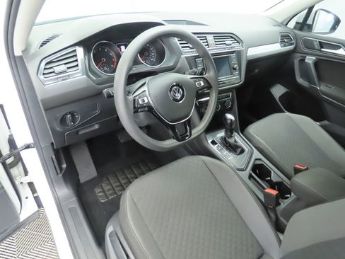 Used 2018 Volkswagen Tiguan S image 9