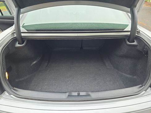 Used 2023 Chrysler 300 Touring w/ Sport Appearance Package image 12