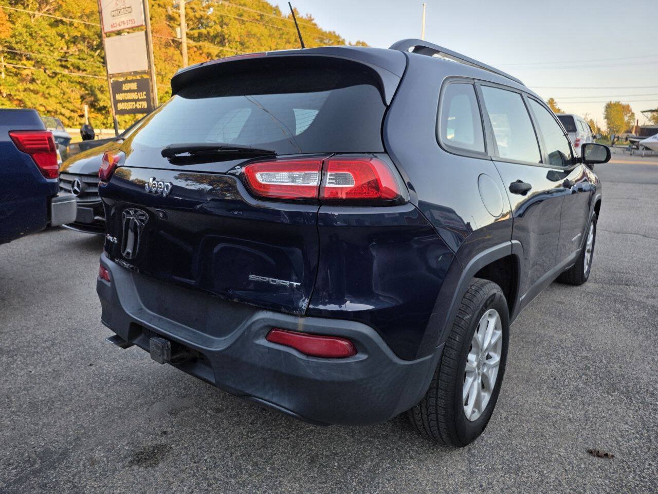 Used 2015 Jeep Cherokee Sport w/ Cold Weather Group AWD/4WD image 12