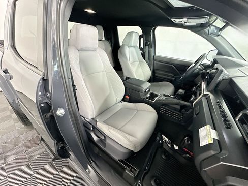 Used 2025 Toyota Tacoma SR5 AWD/4WD image 28
