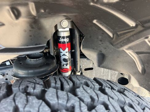 Used 2021 Jeep Gladiator Rubicon AWD/4WD image 10