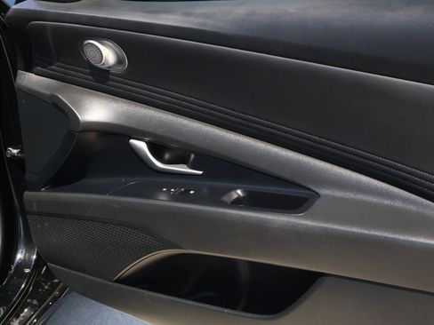 Used 2025 Hyundai Elantra SEL FWD image 16