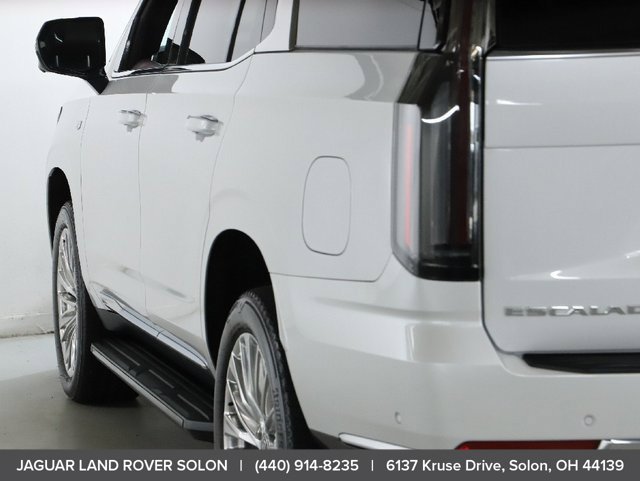 Used 2025 Cadillac Escalade Premium Luxury AWD/4WD image 6