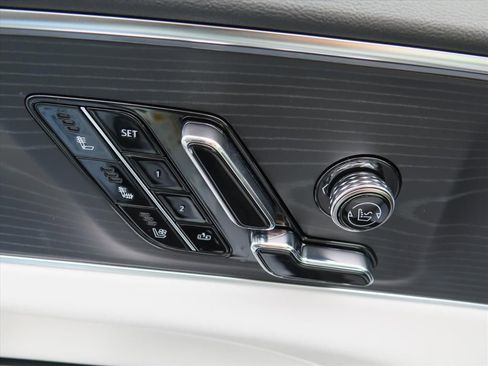 New 2026 Cadillac Lyriq Premium Luxury image 11