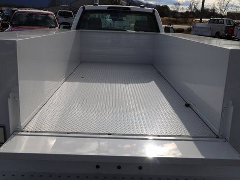 Used 2024 Ford F550 4x4 Regular Cab Super Duty image 10