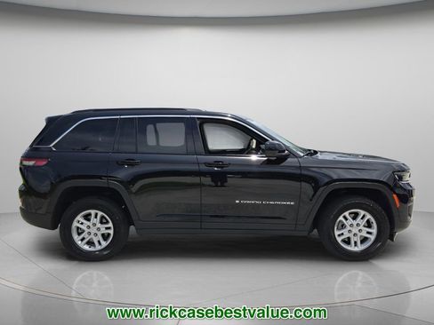 Used 2024 Jeep Grand Cherokee Laredo AWD/4WD image 4