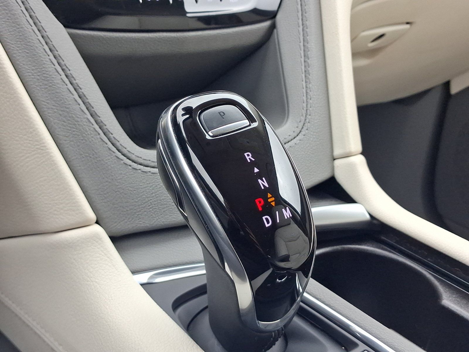 Used 2023 Cadillac XT5 Premium Luxury w/ Technology Package AWD/4WD image 14