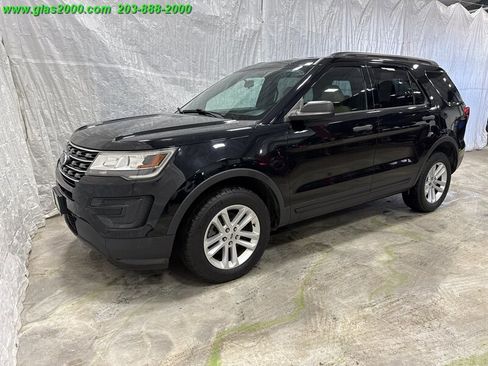 Used 2017 Ford Explorer 4WD w/ Class II Trailer Tow Package image 1