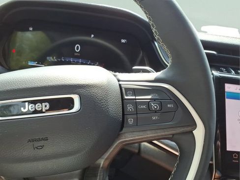 Used 2023 Jeep Grand Cherokee L Limited AWD/4WD image 17