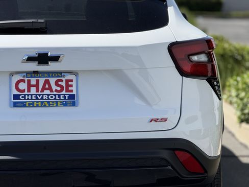 New 2026 Chevrolet Trax RS w/ Sunroof Package image 8