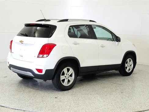 Used 2018 Chevrolet Trax LT w/ LT Convenience Package FWD image 7