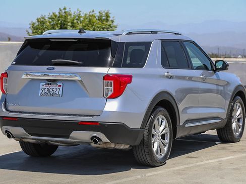 Used 2021 Ford Explorer Limited w/ Equipment Group 301A RWD image 5