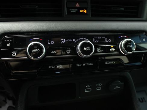 Used 2025 Honda Pilot TrailSport image 45