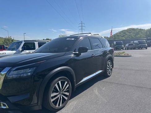 Used 2025 Nissan Pathfinder Platinum w/ Cargo Package image 9