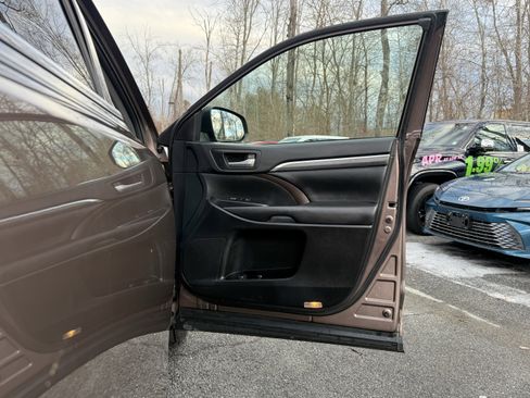 Used 2017 Toyota Highlander Limited image 40