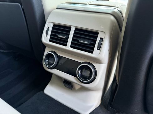 Used 2018 Land Rover Range Rover Velar R-Dynamic SE image 37