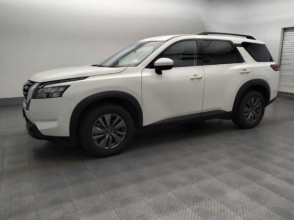 Used 2024 Nissan Pathfinder SV FWD image 2
