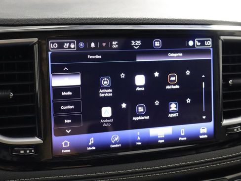 Used 2025 Chrysler Pacifica Limited FWD image 34