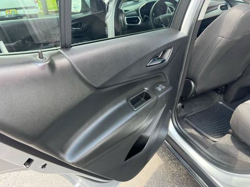Used 2022 Chevrolet Equinox LT FWD image 9