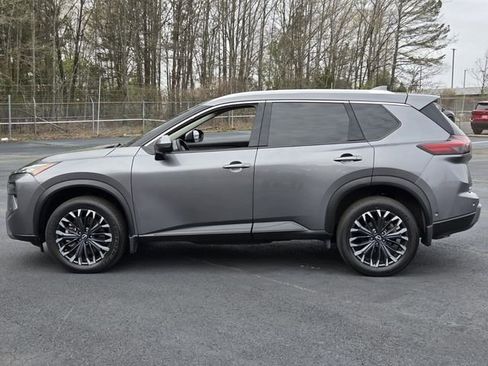 Used 2025 Nissan Rogue SL w/ Tech Package AWD/4WD image 2