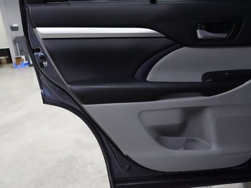 Used 2018 Toyota Highlander XLE FWD image 13