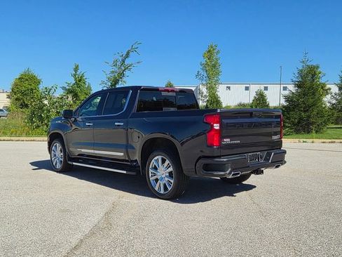 Used 2022 Chevrolet Silverado 1500 High Country w/ High Country Premium Package AWD/4WD image 7