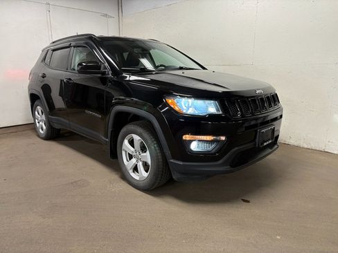 Used 2021 Jeep Compass Latitude w/ Convenience Group AWD/4WD image 1