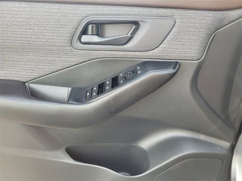 Used 2023 Nissan Rogue S image 24