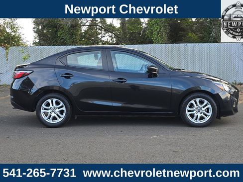 Used 2017 Toyota Yaris iA image 3