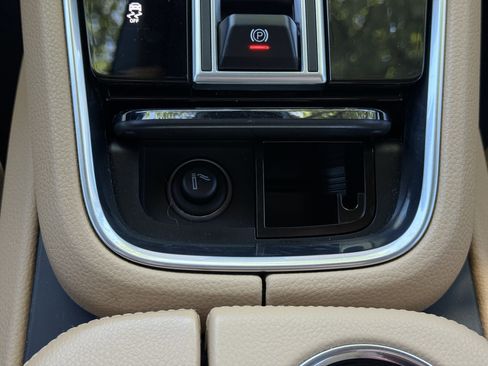Used 2018 Porsche Panamera image 30