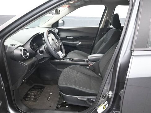 Used 2024 Nissan Kicks SV image 9