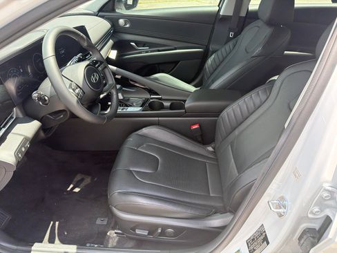 Used 2025 Hyundai Elantra Limited w/ Cargo Package FWD image 3