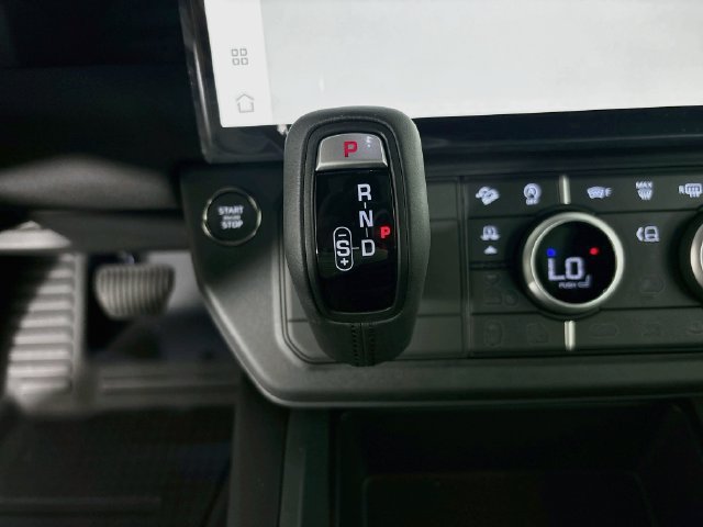 New 2026 Land Rover Defender 110 X-Dynamic SE AWD/4WD image 18