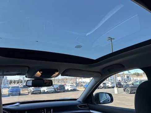 Used 2019 INFINITI QX50 Essential w/ Premium Heat Package image 11