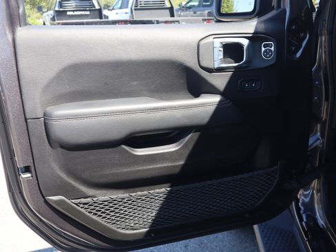 Used 2022 Jeep Wrangler Unlimited Sahara w/ Cold Weather Group image 26