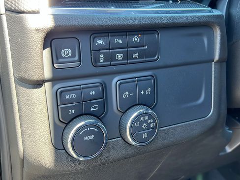 Certified 2025 Chevrolet Suburban RST w/ Comfort Package AWD/4WD image 33