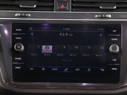 Used 2023 Volkswagen Tiguan SE FWD image 19