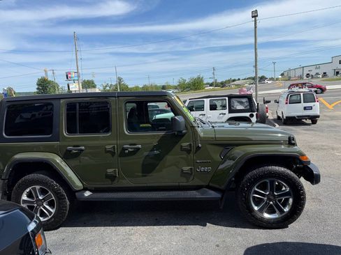 Used 2022 Jeep Wrangler Unlimited Sahara w/ Dual Top Group AWD/4WD image 5